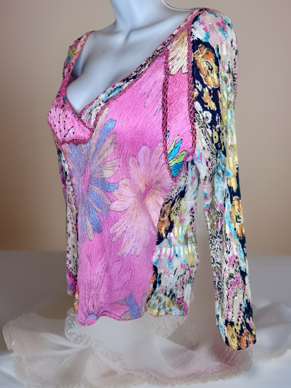 🌸ALBERTO MAKALI🌸 GEO CRINKLE SEQUIN CROCHET STRETCH PLUNGE NECK LONG SLEEVE TOP - Picture 4 of 16